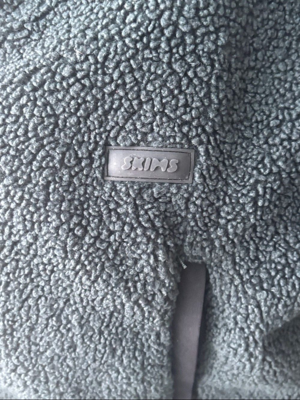 SKIMS Teddy Cropped Zip-Up Jacket - Picture 8 of 11
